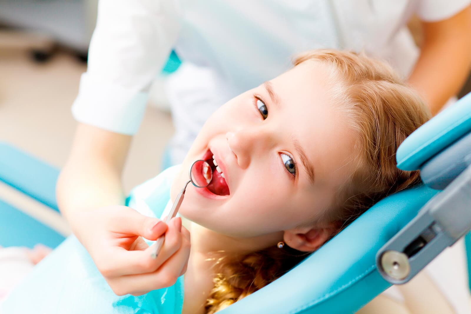 Tratamientos dentales para niños y jóvenes